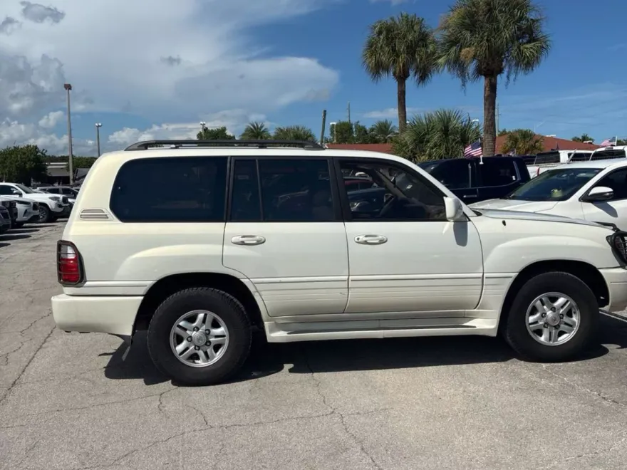 2000 Lexus LX 470 photo 1