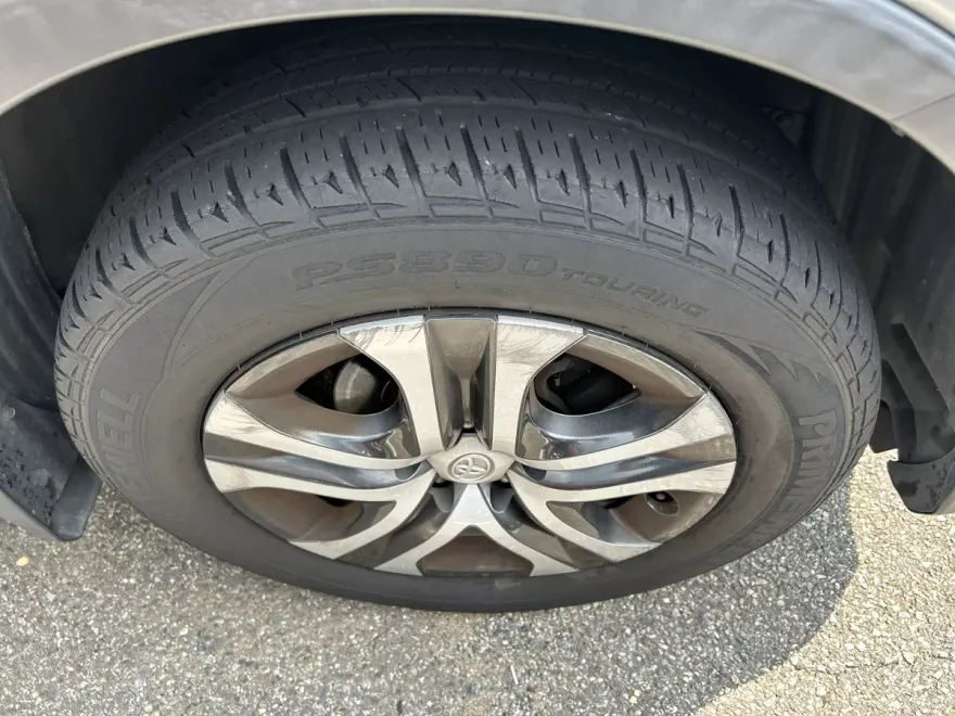 2018 Toyota RAV4 LE photo 1