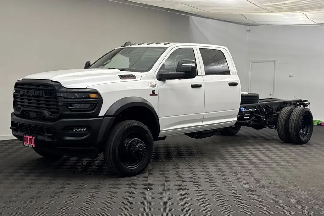 2025 Ram 5500 photo 1