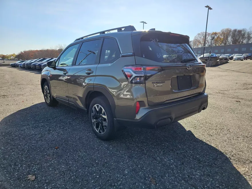 2025 Subaru Forester Premium photo 1
