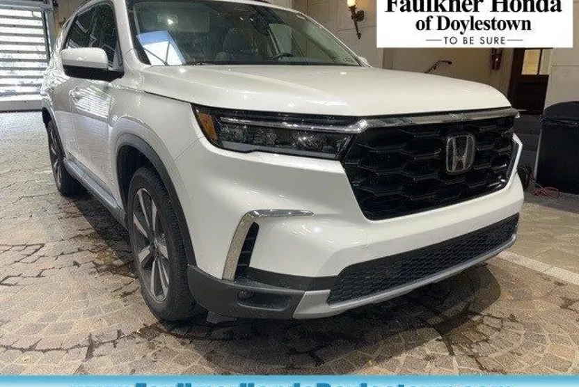 2023 Honda Pilot Touring photo 1