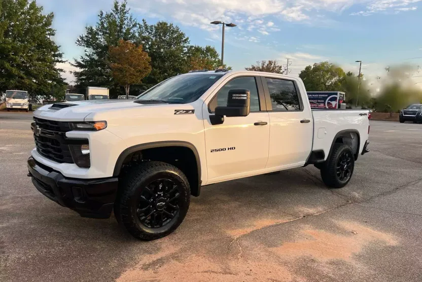 2026 Chevrolet Silverado 2500HD Custom photo 1
