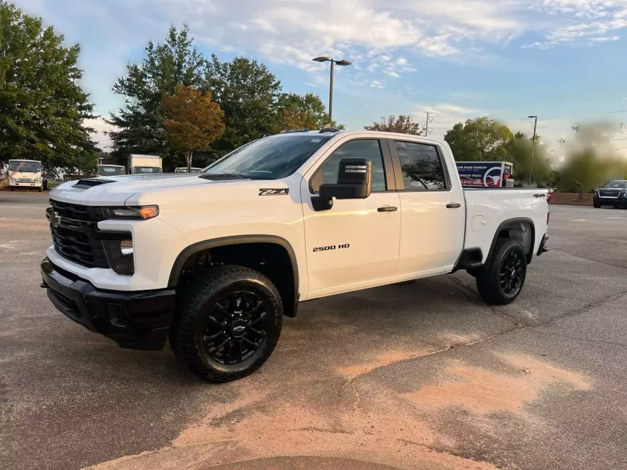 2026 Chevrolet Silverado 2500HD Custom photo 1
