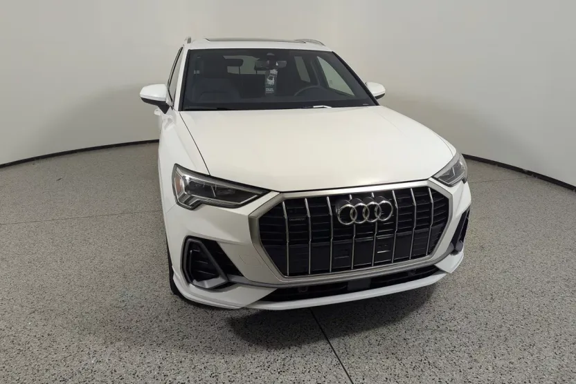 2025 Audi Q3 45 TFSI S line Premium photo 1