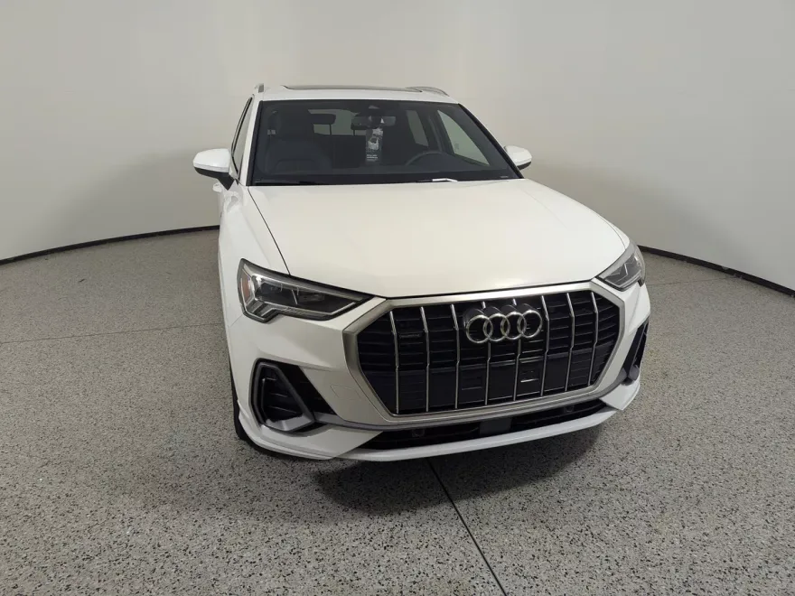 2025 Audi Q3 45 TFSI S line Premium photo 1