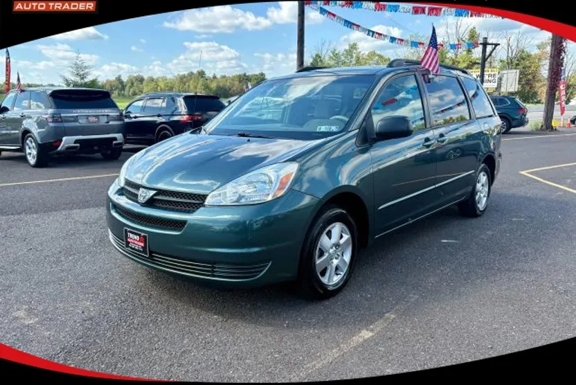 2005 Toyota Sienna LE photo 1