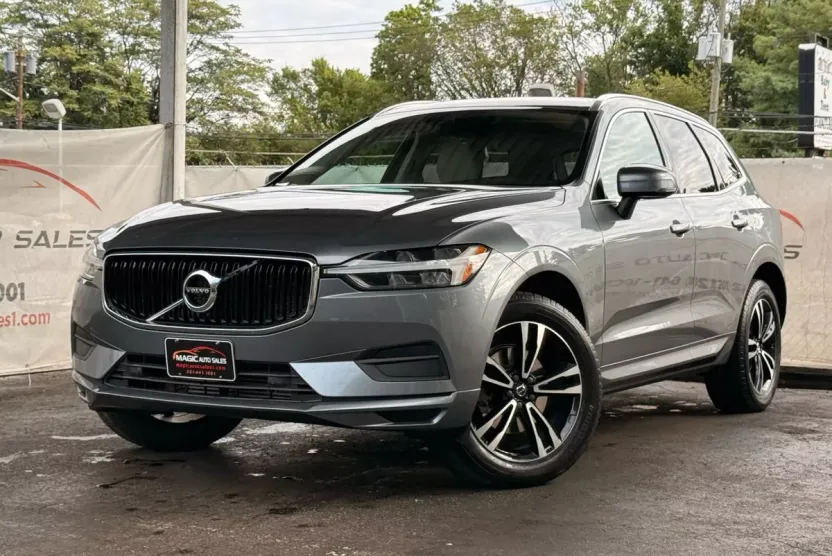2020 Volvo XC60 T5 Momentum photo 1