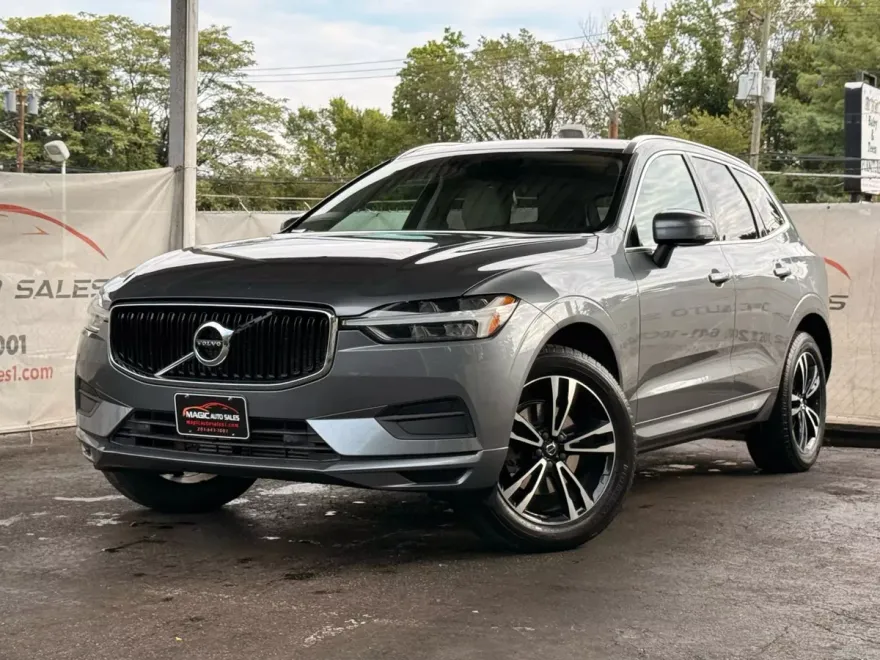 2020 Volvo XC60 T5 Momentum photo 1