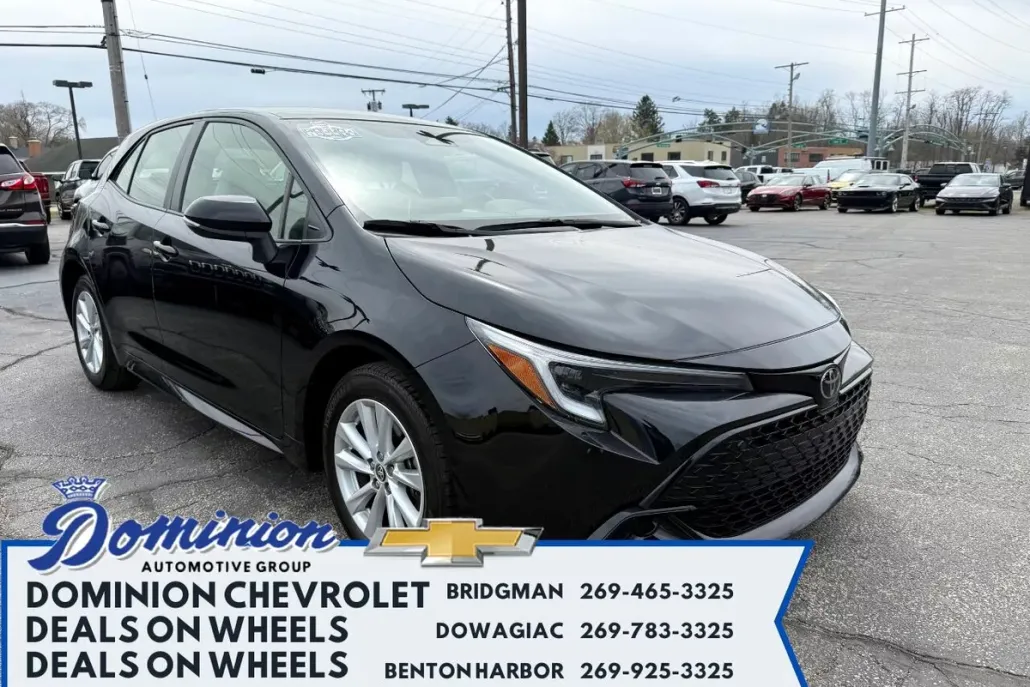 2023 Toyota Corolla SE photo 1