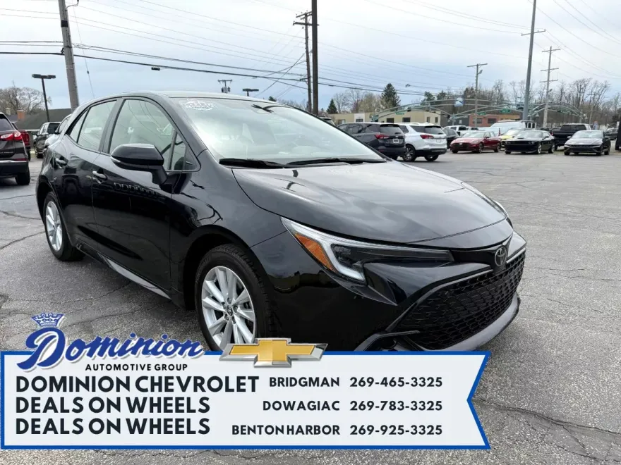 2023 Toyota Corolla SE photo 1