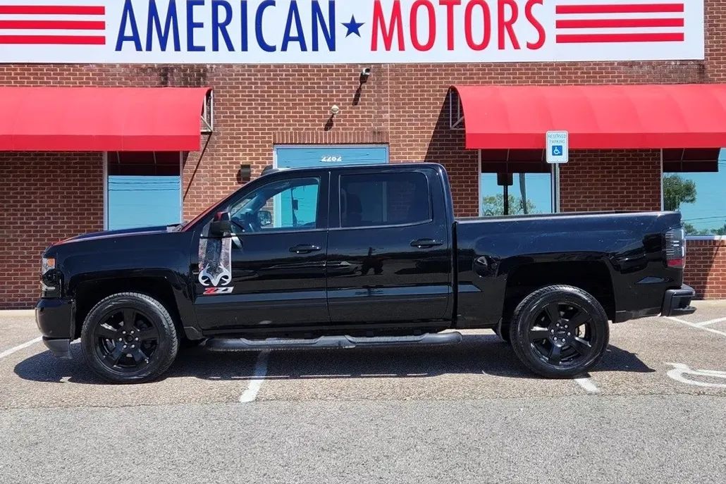 2017 Chevrolet Silverado 1500 LTZ photo 1
