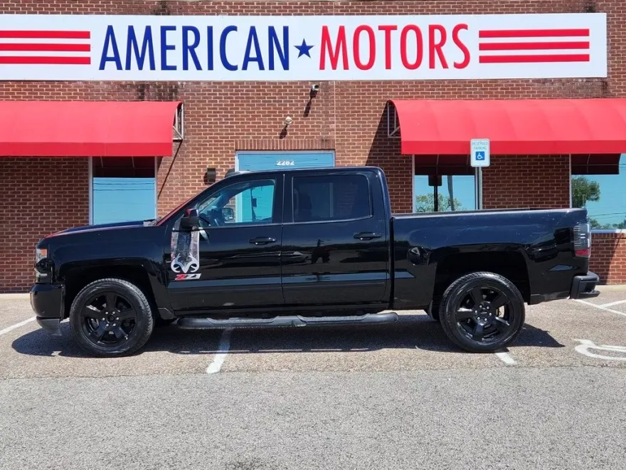 2017 Chevrolet Silverado 1500 LTZ photo 1