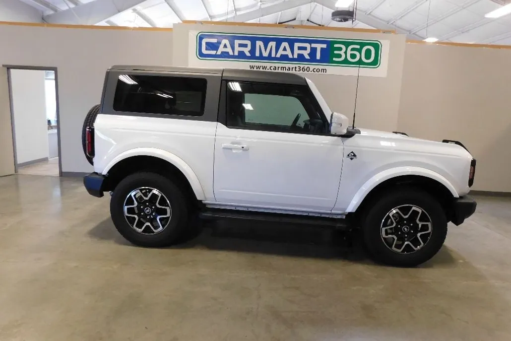 2023 Ford Bronco Outer Banks photo 1