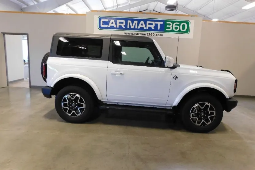 2023 Ford Bronco Outer Banks photo 1