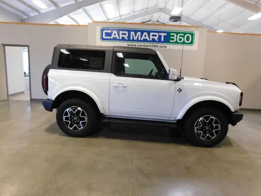2023 Ford Bronco Outer Banks photo 1