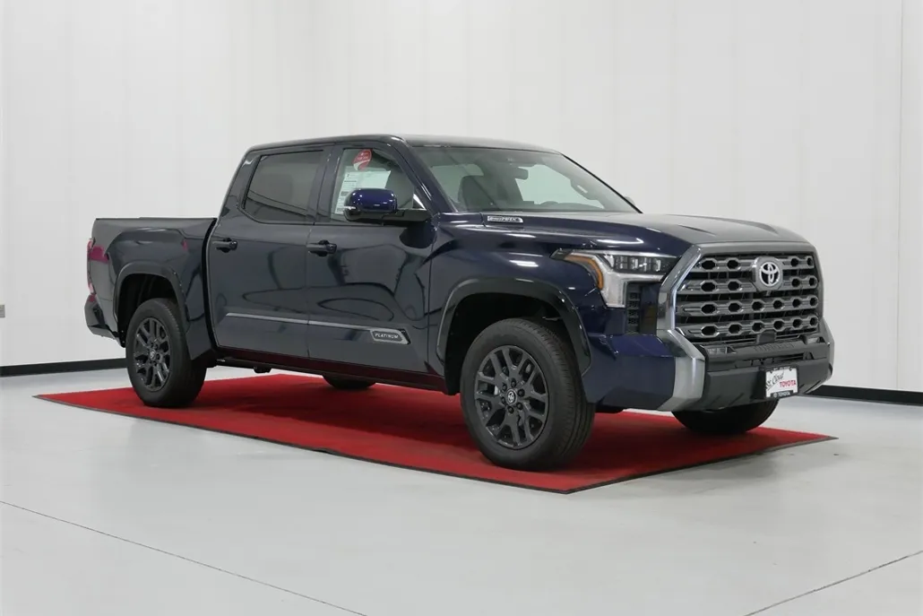 2025 Toyota Tundra Platinum CrewMax photo 1