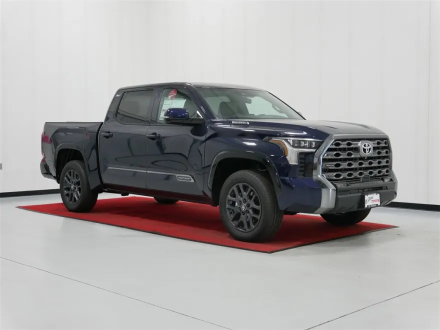 2025 Toyota Tundra Platinum CrewMax photo 1