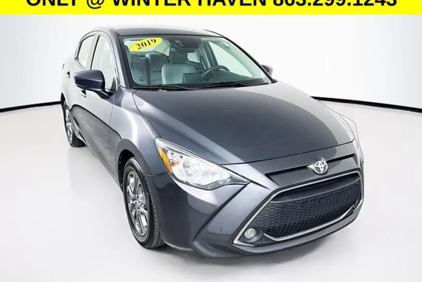 2019 Toyota Yaris LE photo 1