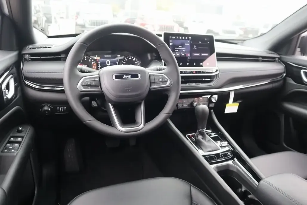 2026 Jeep Compass Latitude photo 1