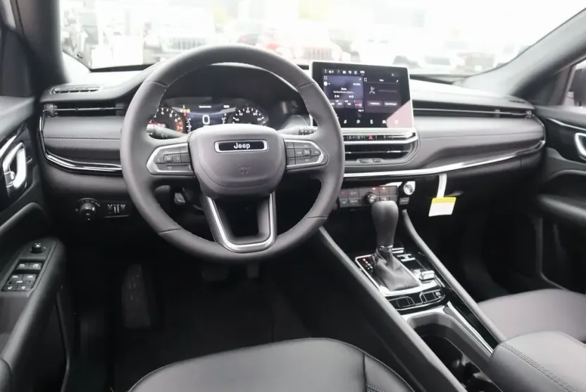 2026 Jeep Compass Latitude photo 1