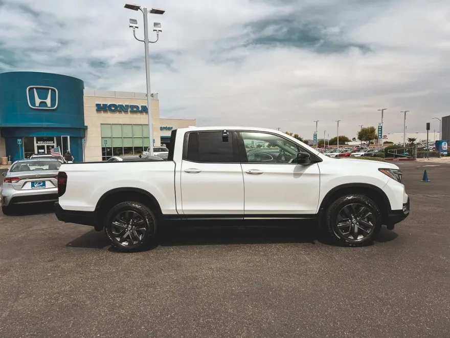 2025 Honda Ridgeline Sport photo 1