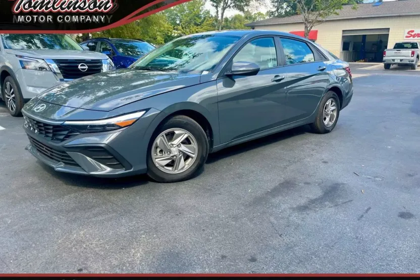 2025 Hyundai Elantra SE photo 1