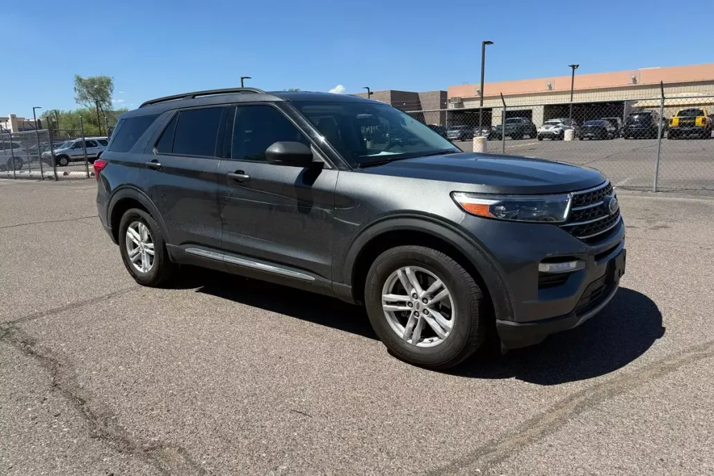 2020 Ford Explorer XLT photo 1