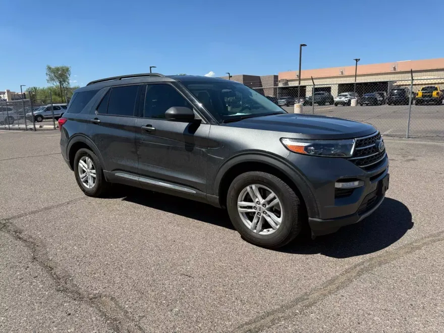 2020 Ford Explorer XLT photo 1