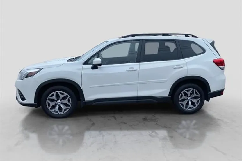 2023 Subaru Forester Premium photo 1