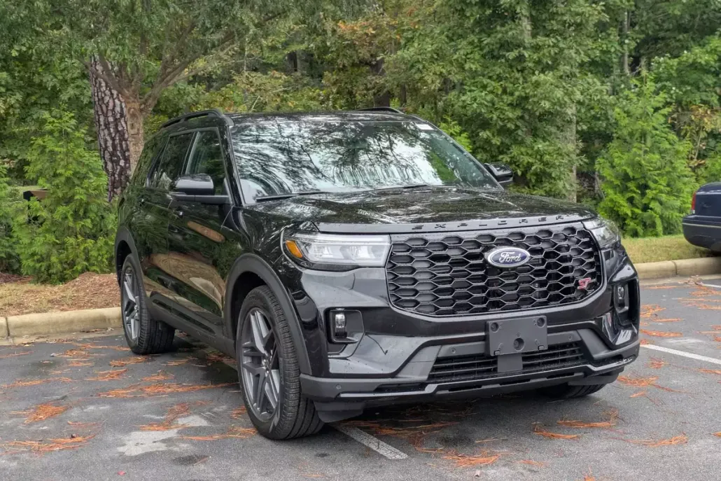 2025 Ford Explorer ST photo 1