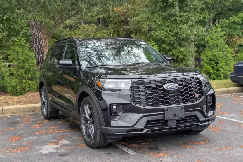 2025 Ford Explorer ST photo 1
