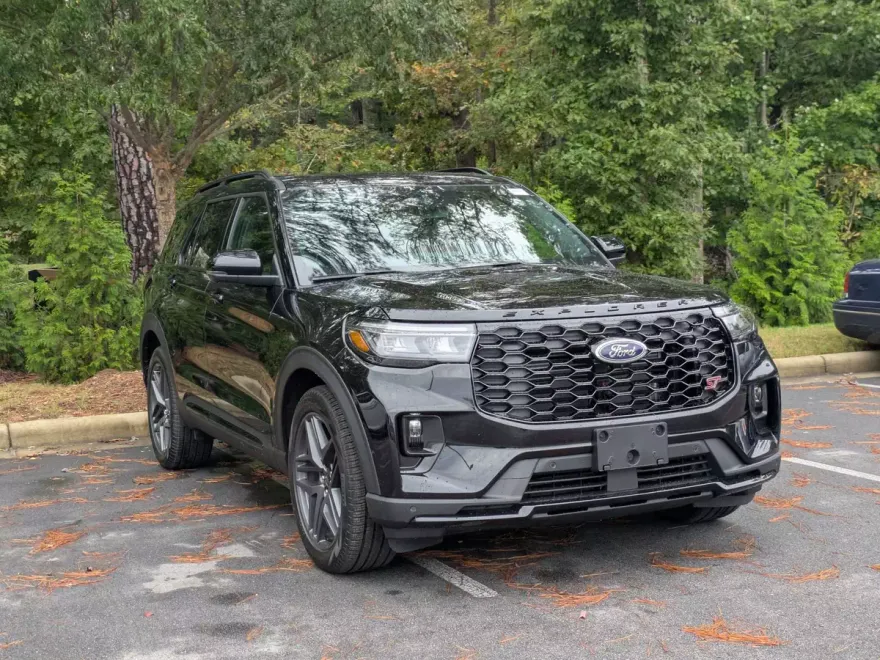 2025 Ford Explorer ST photo 1