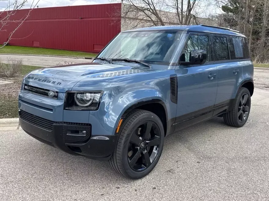 2025 Land Rover Defender 110 X-Dynamic SE photo 1