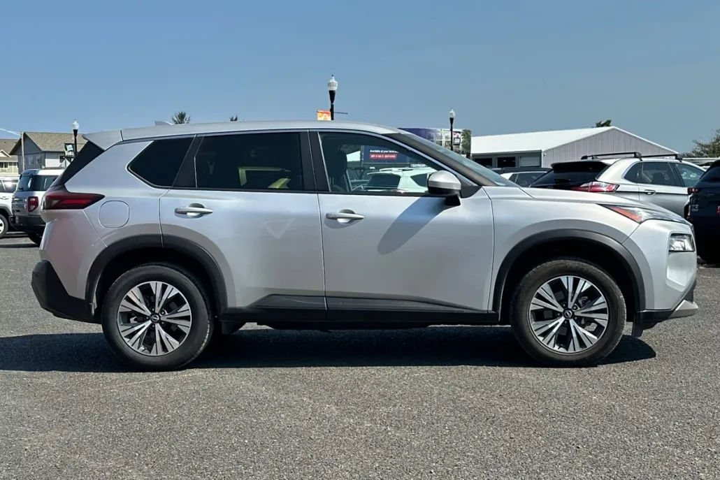 2023 Nissan Rogue SV photo 1