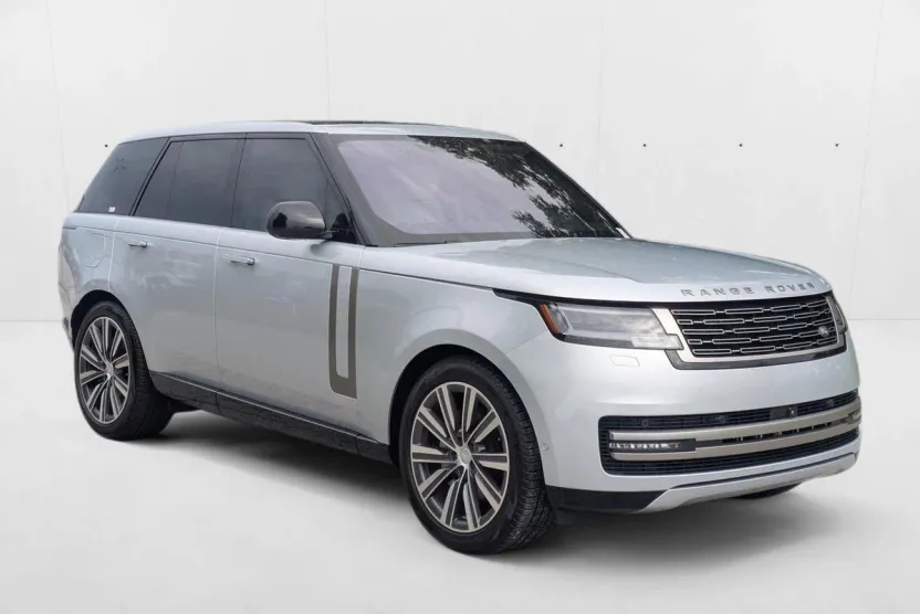 2023 Land Rover Range Rover SE photo 1