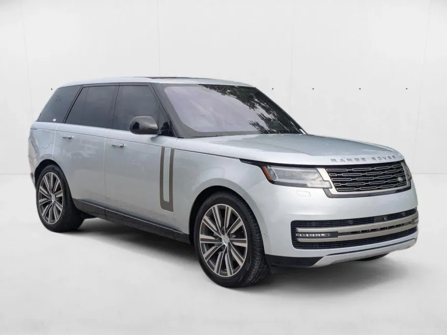 2023 Land Rover Range Rover SE photo 1