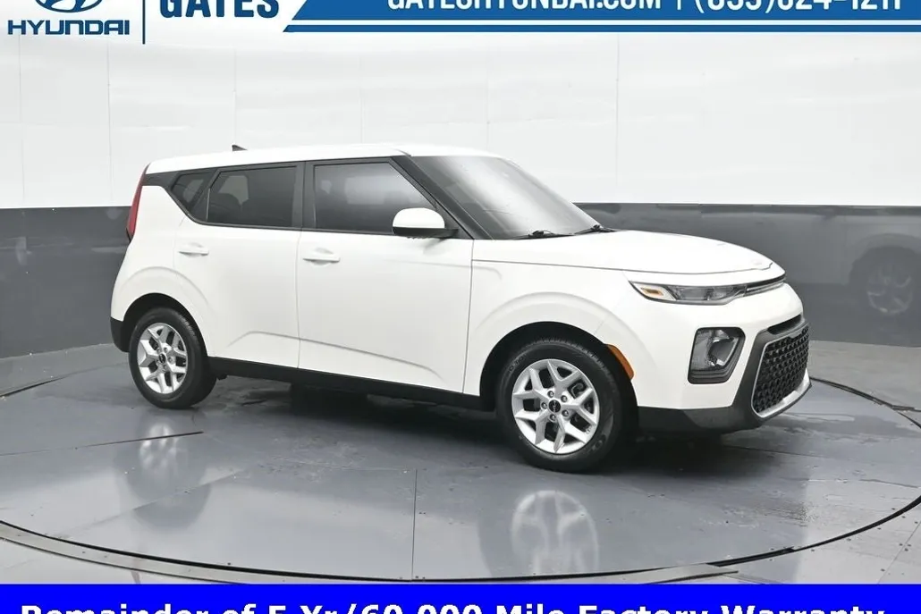 2022 Kia Soul LX photo 1