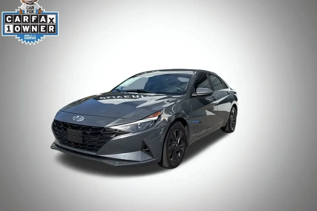 2023 Hyundai Elantra SEL photo 1