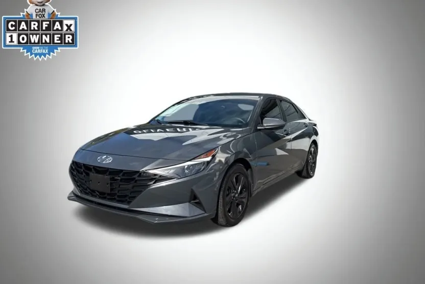 2023 Hyundai Elantra SEL photo 1