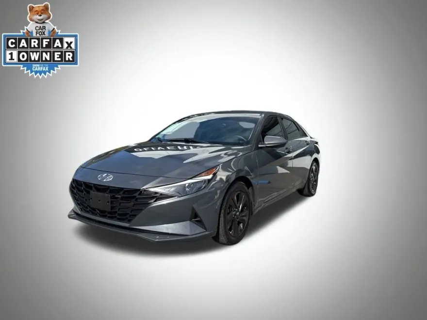 2023 Hyundai Elantra SEL photo 1