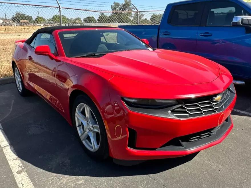2023 Chevrolet Camaro 1LT photo 1