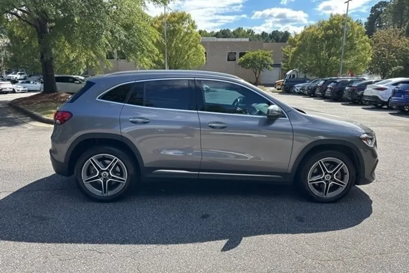 2023 Mercedes Benz GLA 250 4MATIC photo 1