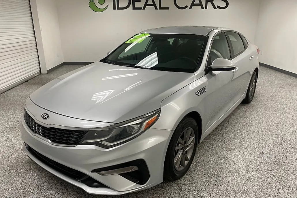 2020 Kia Optima LX photo 1