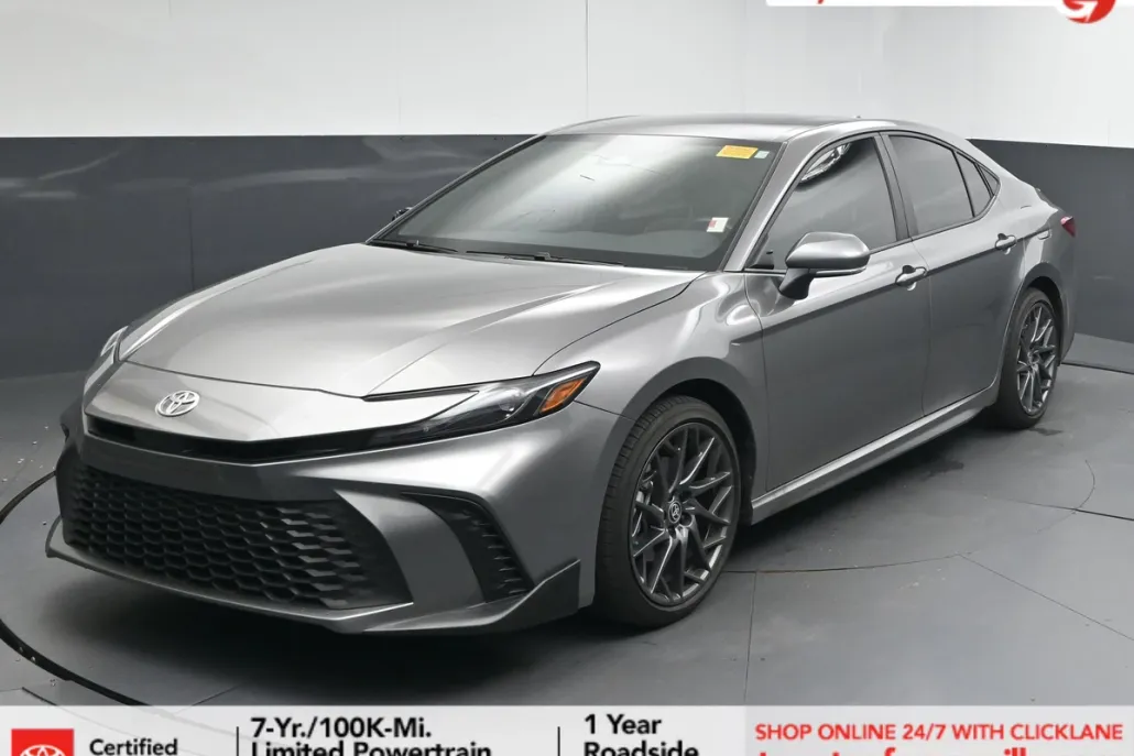 2025 Toyota Camry SE photo 1