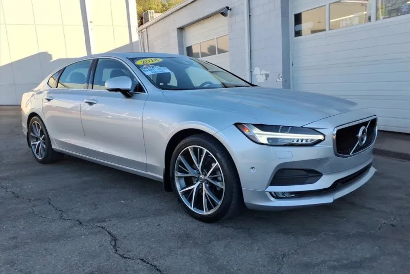 2018 Volvo S90 T5 Momentum photo 1