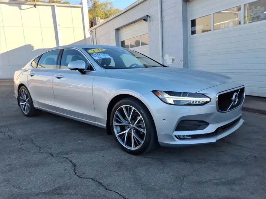 2018 Volvo S90 T5 Momentum photo 1