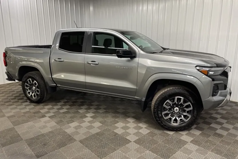 2023 Chevrolet Colorado Z71 photo 1