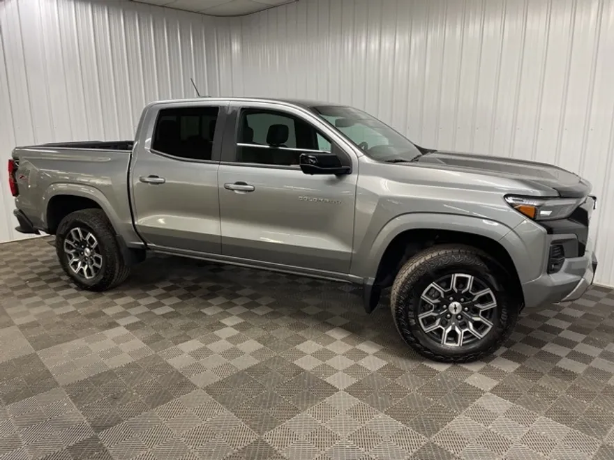 2023 Chevrolet Colorado Z71 photo 1
