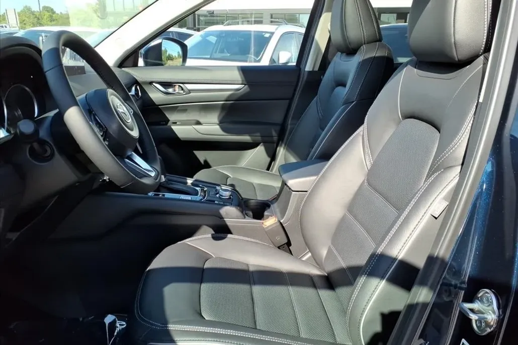 2025 Mazda CX-5 2.5 S Preferred photo 1