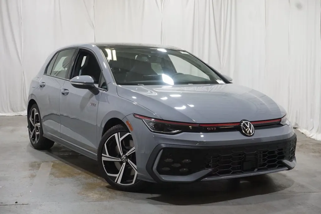 2025 Volkswagen Golf GTI SE photo 1